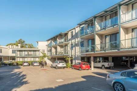 The Brighton Apartments Отели в г. Суонси