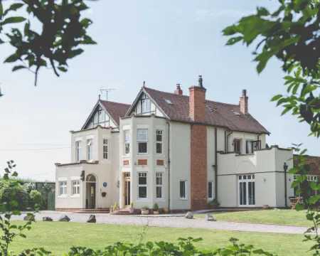 Mere Brook House Hotels in Wirral