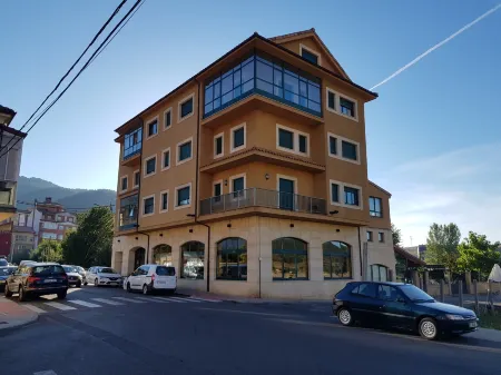 Hotel Spa Puerta Vadinia Отели в г. Кременес