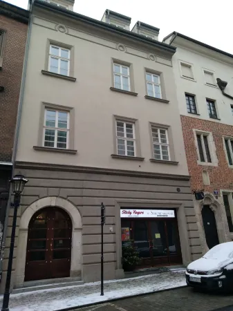 Vinfort Aparthotel Отели рядом с достопримечательностью «Adam Mickiewicz statue»