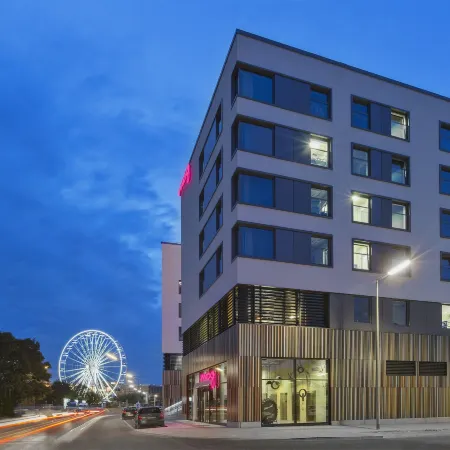 Moxy Munich Ostbahnhof Отели рядом с достопримечательностью «Станция метро Innsbrucker Ring»