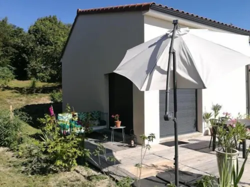 L'Alphonsine Hotels in Veyre-Monton