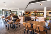 Greet Alice Springs - breakfast