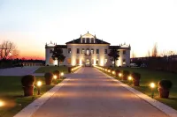 Villa Cornaro Tourist Suites Hotel di Lonigo