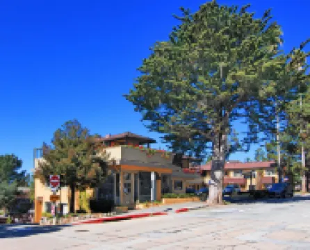 Best Western Carmels Town House Lodge カーメル・プラザ周辺のホテル