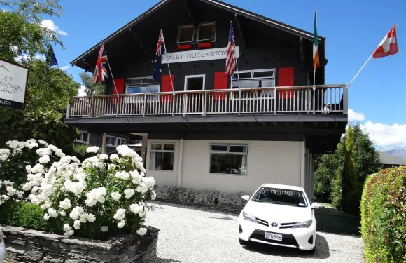 皇后鎮小木屋酒店