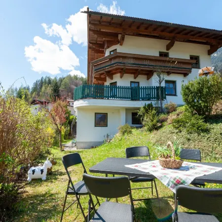 Comfortable Apartment in Mayrhofen with Garden Hotéis em Finkenberg