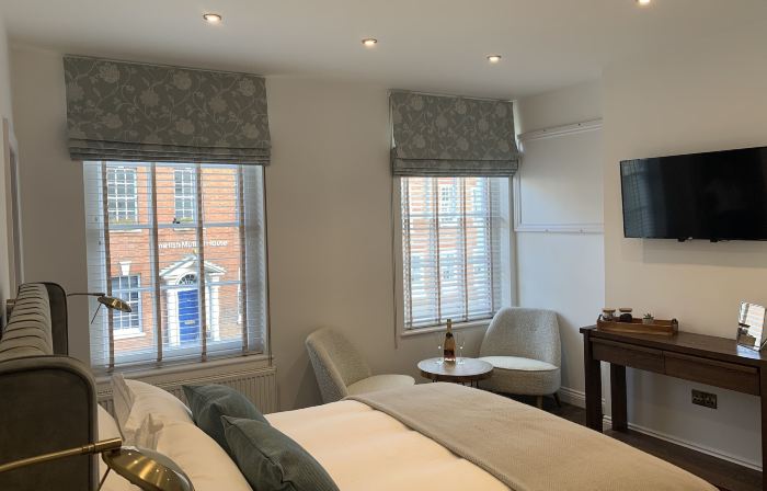Upstairs at 33 - Self Check in Boutique Accommodation in Worcester Centre