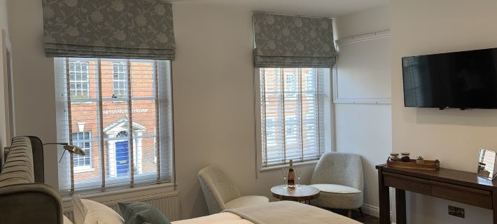 Upstairs at 33 - Self Check in Boutique Accommodation in Worcester Centre 우스터 호텔