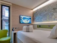 Hub by Premier Inn London Westminster, Saint James' Park Hotels near St. James