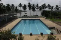 Hostellerie de La Sanaga - piscina