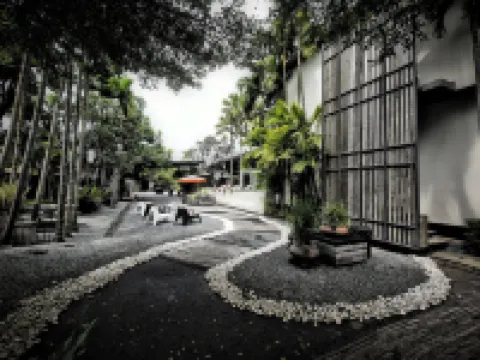 Paragon Inn