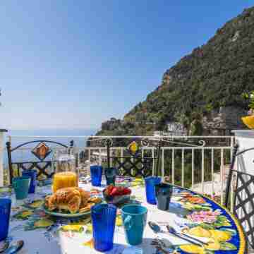 Blue Waves - de Vivo Realty Positano Dining/Meeting Rooms