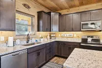 Treehouse Lodge 5 Bedroom Cabin by RedAwning