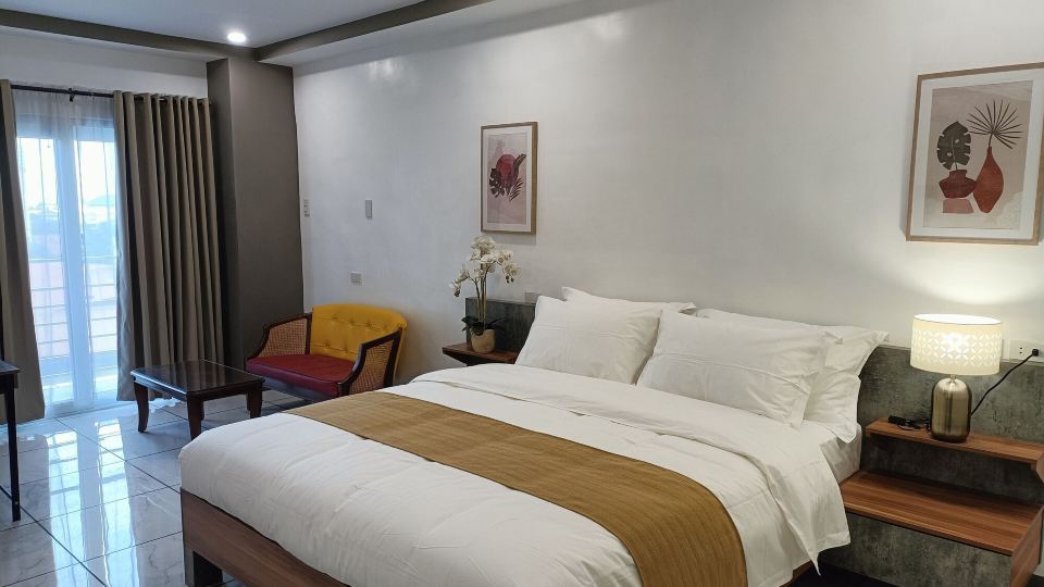 Rosh Hotel