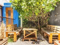 Blue House la Floresta Hotels near Cafe Libre Cafe