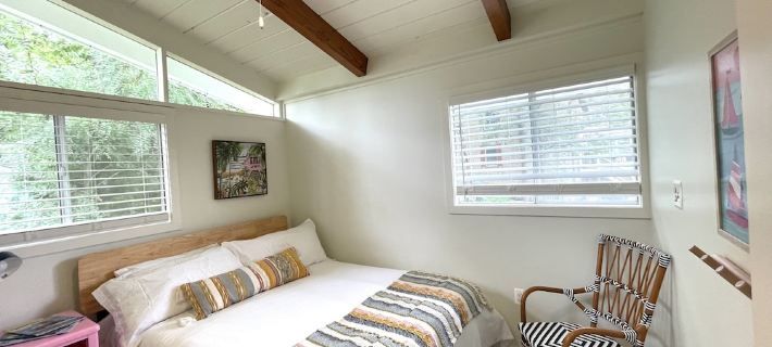 Renovated, Waterfront, Large Private Deep Water Dock, Cowboy Pool, Fire Pit Hotels in Calvert County