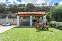 Family Friendly Villa Private Pool, Children's Play Area, BBQ, Spacious Garden, Near Beach