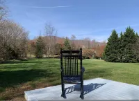 Stoney Creek Cottage Wintergreen w EV Charger