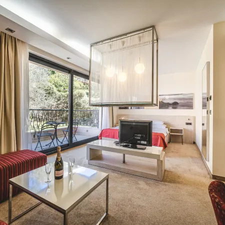 Hotel & Apartments HEC Residence