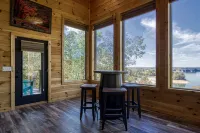 Smoky Lake Retreat 3 Bedroom Cabin by Redawning Hotels in Jefferson County