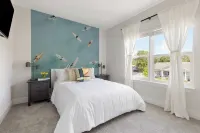 Golden Hour Beach Retreat, Hot Tub, 2 Bikes, Putting Green Mins to Shore فنادق في Vilano Beach