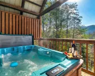 Minutes From Parkway I Private I Views I Hot tub