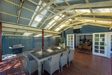 Willmott Beach House - Family-Friendly Escape Отели в г. Джограф