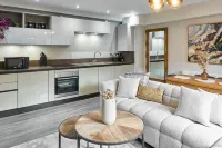Host & Stay | Chic Townhouse by the Docks