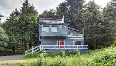 Slopes & Spokes-Alaska with Large HOT TUB Hotels in der Nähe von Round House Museum