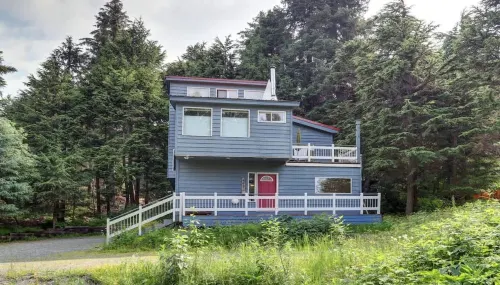 Slopes & Spokes-Alaska with Large HOT TUB