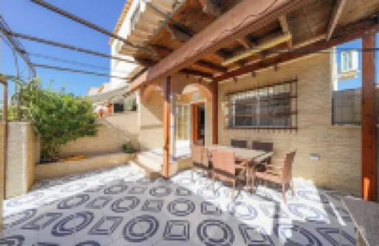 4-Bed Villa Sleeps 8 Pets Ok & 10 Min to Beach