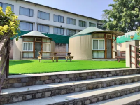 Bel-La Monde Riverside Jim Corbett - "A Unit of Luxe Opera Hotels & Resorts" Hôtels à : 