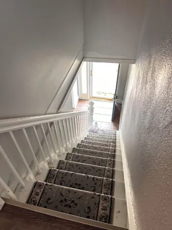 Pet friendly, freshly renovated, 5 minute walk to beach in the heart of the city