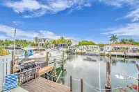 Vista Mar  Scenic 3BR Family Waterfront w Private Dock Hotels in North Miami