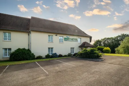 Brit Hôtel Confort - la Tour Blanche Отели в г. Шато-Шерви