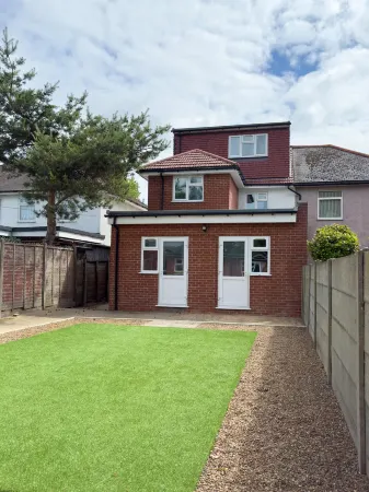 Heathrow Lodge B&B Отели рядом с достопримечательностью «Heathrow Academy»