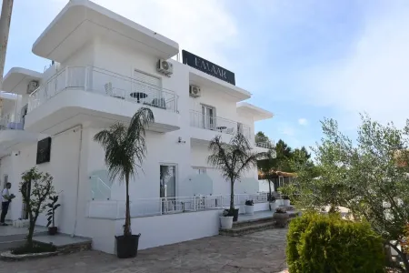 Emar Beachfront Hotel Ksamil