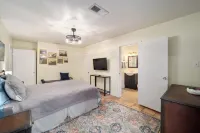2/1 Historic Carriage House Walking Distance to Downtown