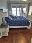 Quiet ReflectionsSpacious 5-BR house with Outstanding Views, Hot Tub Sleeps 14