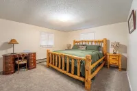 Enjoy a peaceful retreat and a fisherman's dream on Rock Creek! - シャレー