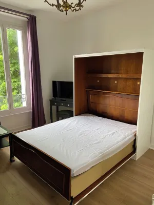 Bright 2-room apartment 10 minutes' walk from port, station and town center