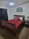 Charming 3-Bedroom House with Free Wifi and Coffee it is Close to the Lake