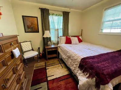 Spacious & Newly Renovated 3-bedroom house in Warsaw/Winona Lake Hawblitzel Party Cove 주변 호텔