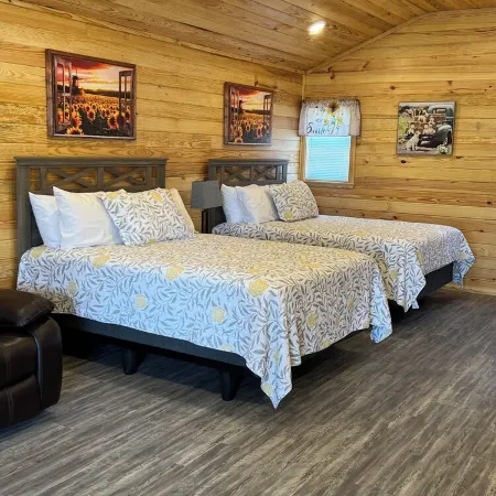Cabin Unit 6 of 6 with AC and WiFi in lovely Paige