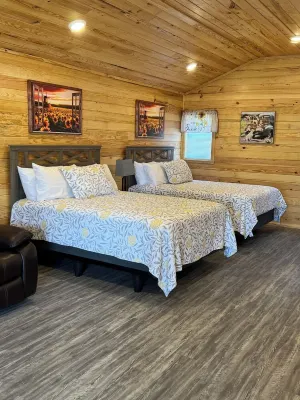Cabin Unit 6 of 6 with AC and WiFi in lovely Paige