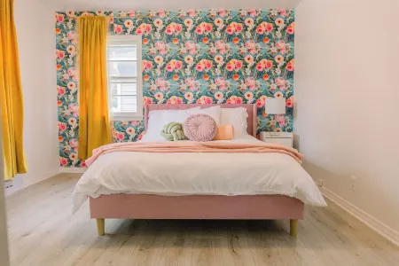 Colorful & Fun 4 Bdrm, 6 Beds, 2 Baths, Hot Tub & Outdoor Living in Rapid City!