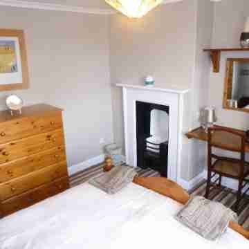 Laburnum Cottage. Long enclosed dog friendly garden leading to the beck. Rooms