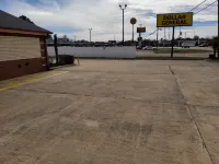 Budget Inn - parking