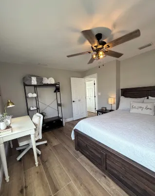 The Country Club Cottage NEW! Watch launches from driveway or walk to the river! Hotels near Brevard County Enchanted Forest Sanctuary